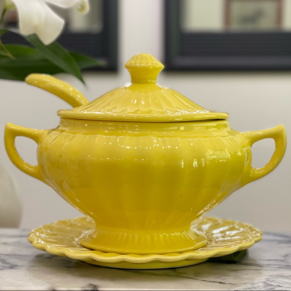 🟨Ceramic Bright Yellow Gravy Bowl🟨